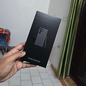 Samsung Galaxy S24 Ultra Brand New in Box Sealed